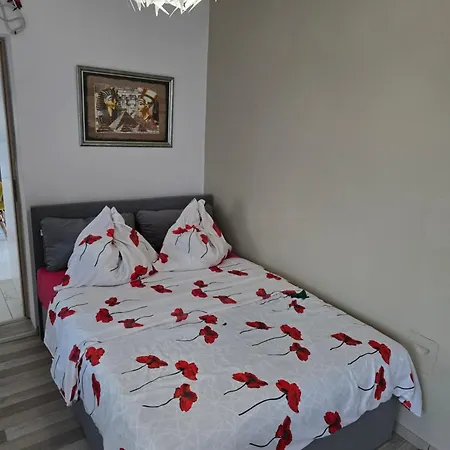 Tom Apartmans 1 *