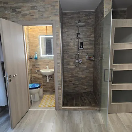 Tom Apartmans 1 וילה