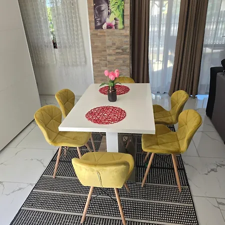 Villa Tom Apartmans 1 *