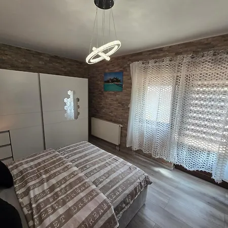 Tom Apartmans 1