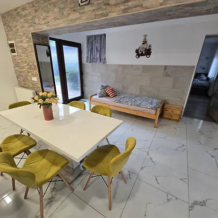 Villa Tom Apartmans 1 Siófok