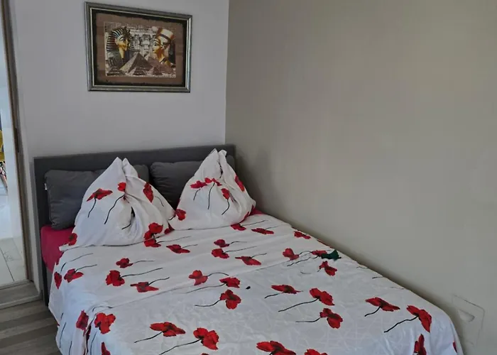 Tom Apartmans 1 *