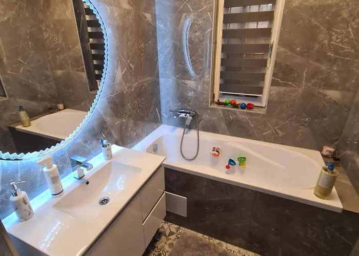 Tom Apartmans 1 * שיופוק